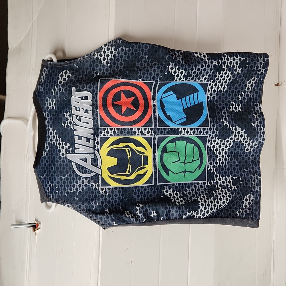 EUC Marvel Avengers Boys sz 6 tank top